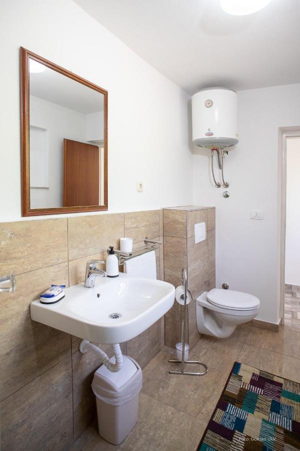 Apartman Luka Rovigno Esterno foto